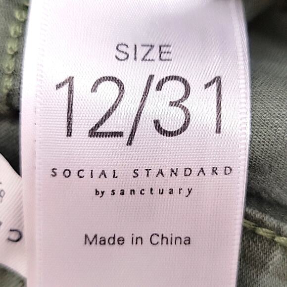 Social Standard by sanctuary Women High-Rise Skinny Camo Zip Closure Size 12/31 - Picture 8 of 10